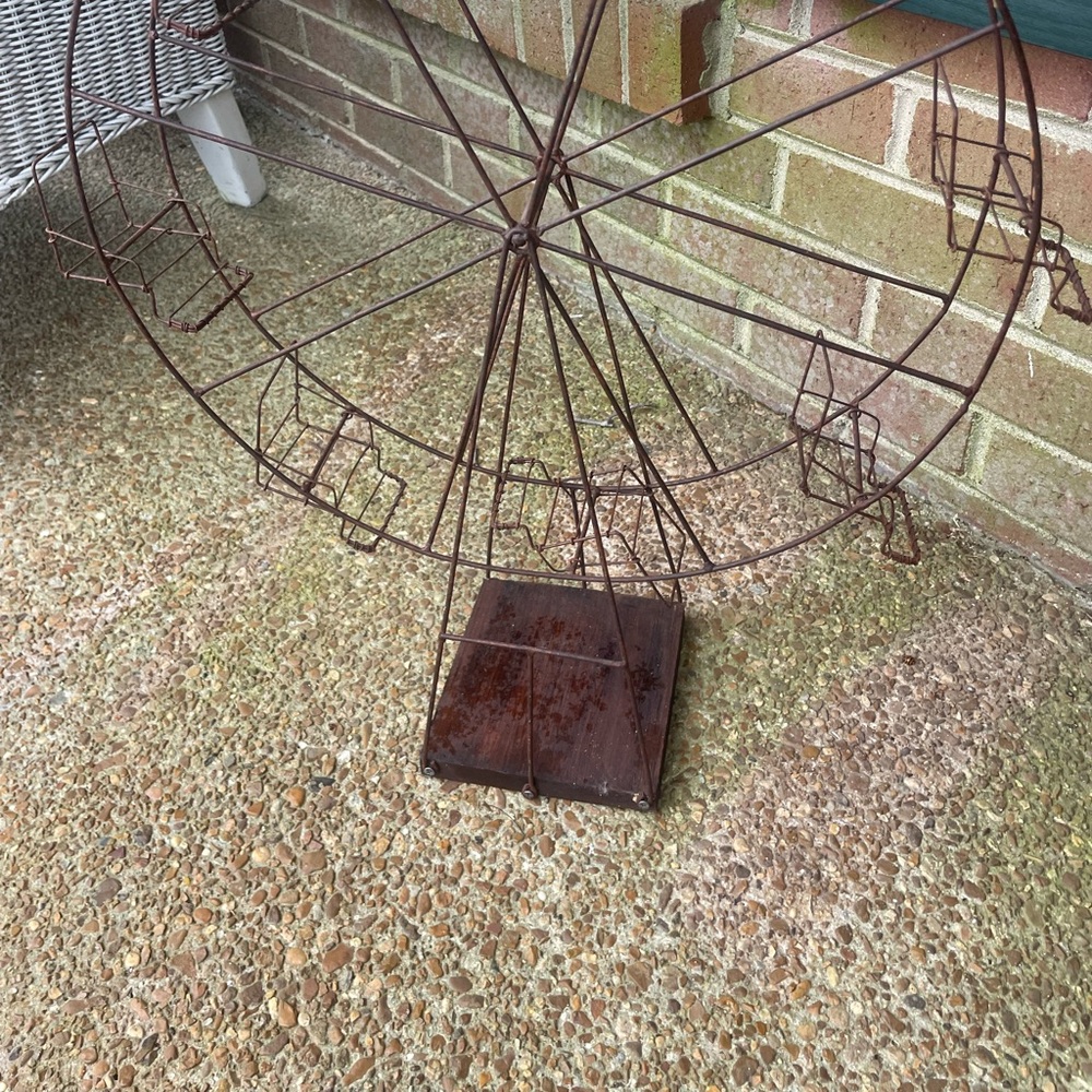 Rustic Metal Ferris Wheel Decor